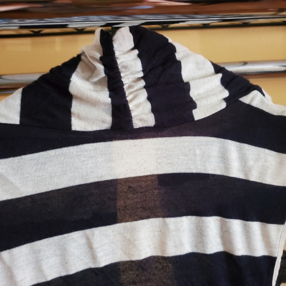 Vibe Women's top, vest, Size Small - Picture 5 of 7